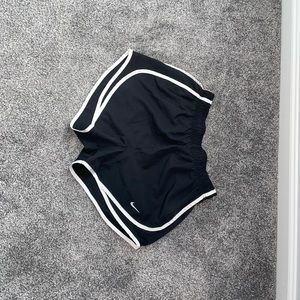 Women’s Nike Tempo Dry Core 3” Running Shorts.